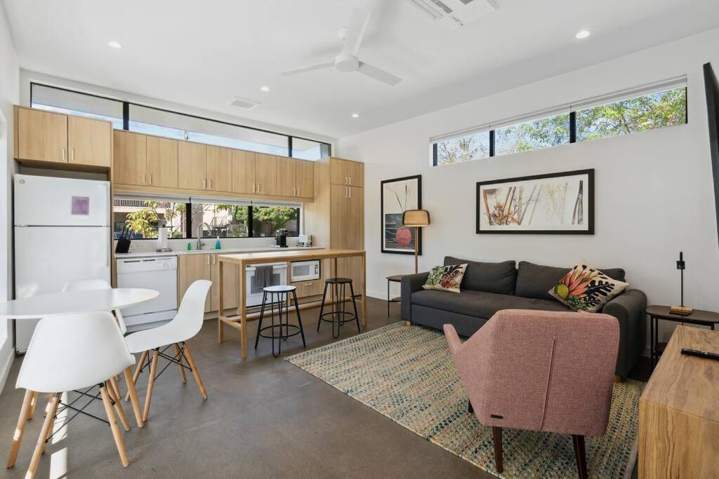 Apartment Modern 1-bedroom - 80 Walkscore!